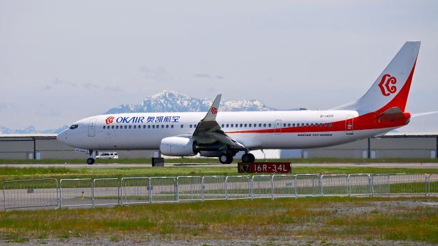 Boeing 737-900 (B-1420) - BOE685 makes a touch / go landing on Rwy 34L during a B2 flight from KBFI on 5.9.17. (ln 6401 / cn 41115).