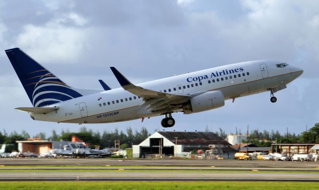 Boeing 737-700 (HP-1373CMP)