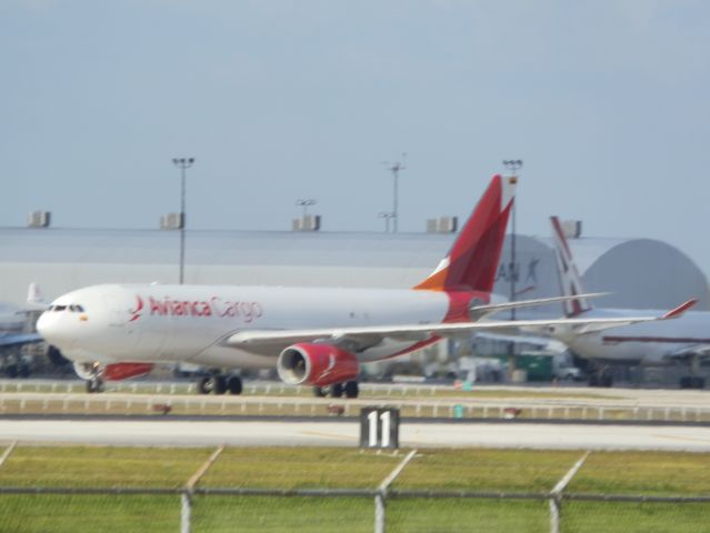 Airbus A330-200 (N334QT)