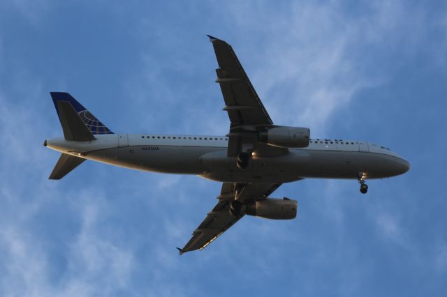 Airbus A320 (N445UA)