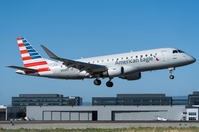 Embraer 175 (N506SY)