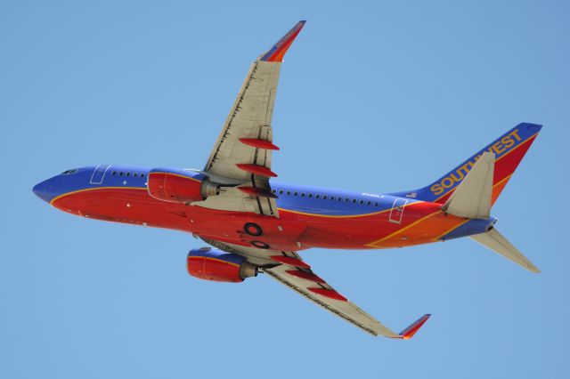 Boeing 737-700 (N440LV)