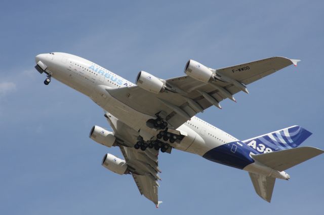 Airbus A380-800 (F-WWDD) - Airbus A380 leaving Oshkosh, WI 2009