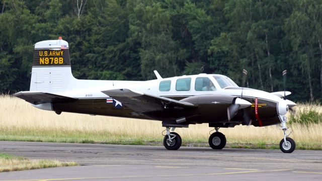 Beechcraft Twin Bonanza (N978B) - shipyard visit