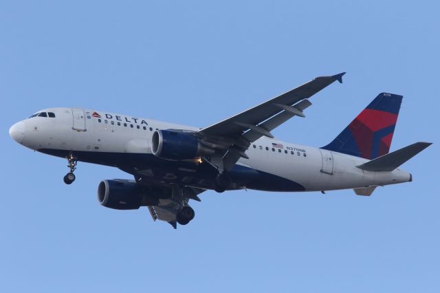 Airbus A319 (N370NB) - Arriving from Houston Bush Int'l Airport (Houston, TX) IAH