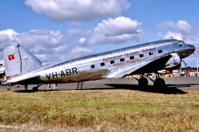 Douglas DC-3 (VH-ABR) - AUSTRALIAN NATIONAL AIRWAYS (ANSETT AUSTRALIA) - DOUGLAS DC3-G202A REG VH-ABR (CN 2029) - MANGALORE AIRPORT VIC. AUSTRALIA - YMNG 15/4/1990