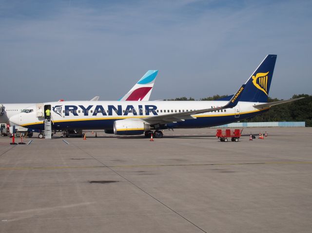 Boeing 737-800 (EI-EKR)