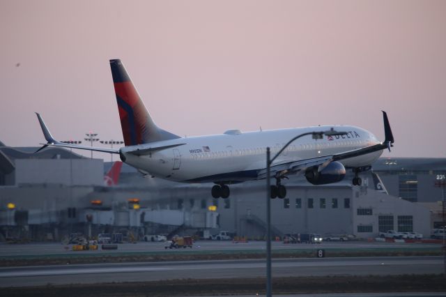 Boeing 737-900 (N905DN)