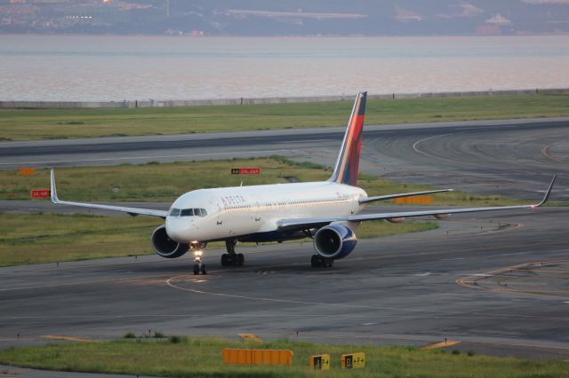 Boeing 757-200 (N545US)