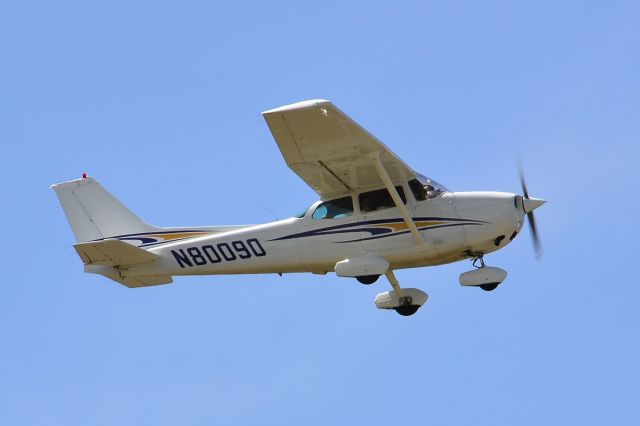 Cessna Skyhawk (N80090) - Photographer: Mike Fuller