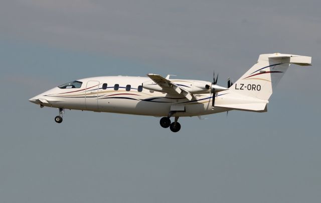 Piaggio P.180 Avanti (LZ-ORO)