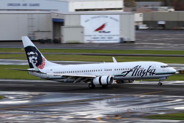 Boeing 737-800 (N562AS)