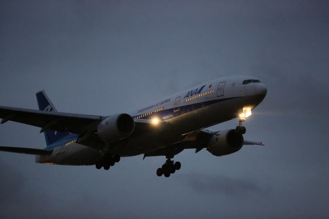 Boeing 777-200 (JA8199) - 22 August 2015:HND-HKD.