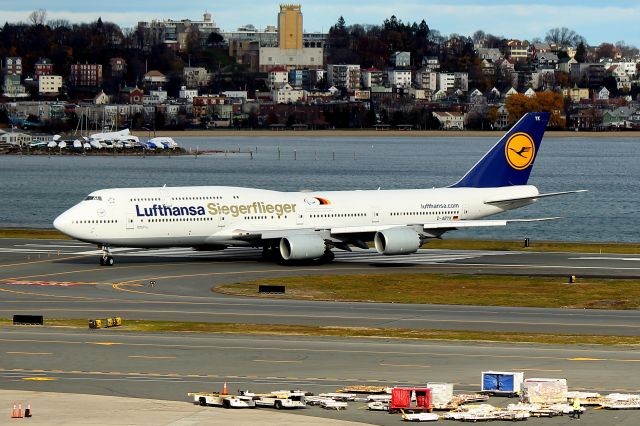 BOEING 747-8 (D-ABYK) - LH 422 from Munich taxiing in on Zulu to the Terminal E gate