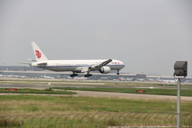 Boeing 777-200 (B-2085)
