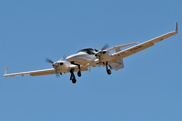 Diamond Twin Star (VH-YBR) - FLIGHT TRAINING ADELAIDE - DIAMOND DA-42 TWIN STAR - REG VH-YBR (CN 42.202) - ADELAIDE INTERNATIONAL SA. AUSTRALIA - YPPF (26/11/2014)CANON 550D WITH A CANON 300MM FIXED LENSE.