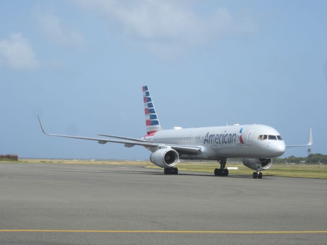 Boeing 757-200 (N185AN)