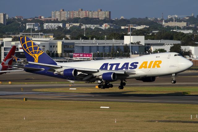 Boeing 747-400 (N409MC)