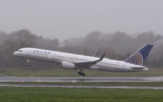 Boeing 757-200 (N17139) - united b757-224 n17139 dep shannon for newark 20/11/17.