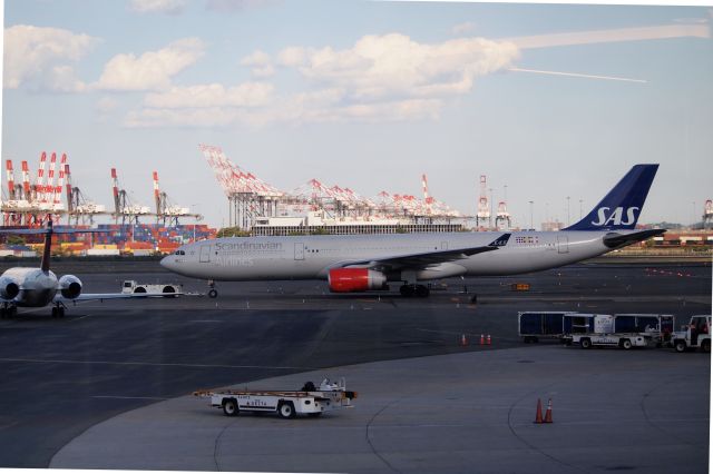 Airbus A330-300 (LN-RKO)