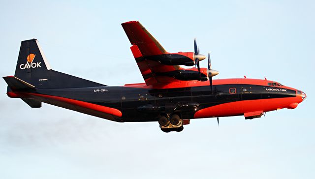 Antonov An-12 (UR-CKL)