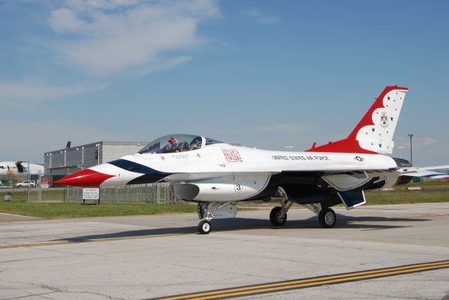 Lockheed F-16 Fighting Falcon —