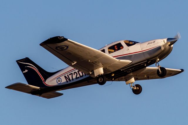 Piper Cherokee (N72DM)