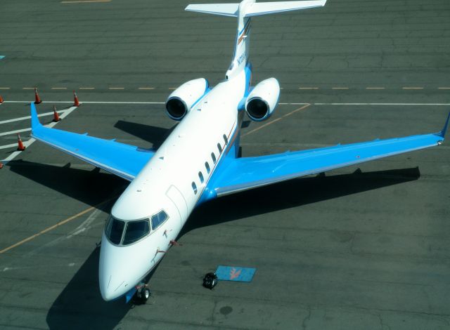 Bombardier Challenger 300 (N138CH)