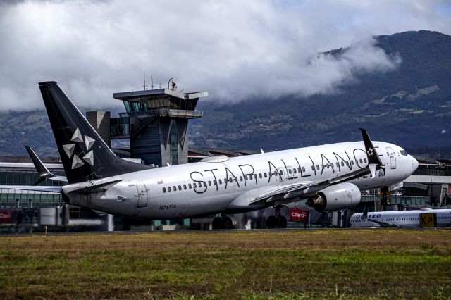 Boeing 737-800 (N76516) - Star Alliance livery going from SJO to IAD...