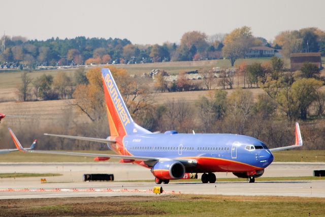 Boeing 737-700 (N749SW) - Taxiing to the gate after landing from Midway. Taken on October 15, 2012.