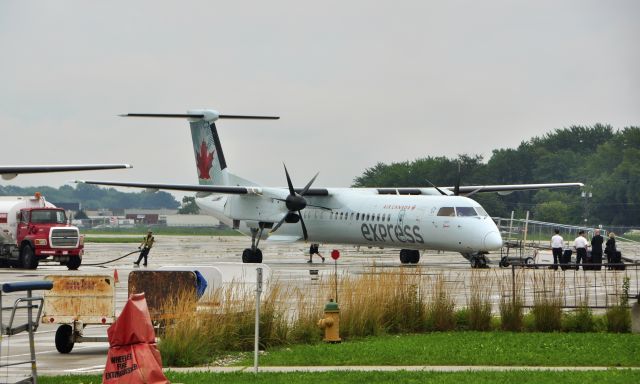 de Havilland Dash 8-400 (C-GGDU) - Jazz Air De Havilland Canada DHC-8-402Q Dash 8 C-GGDU in Windsor 