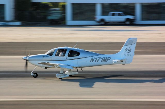 Cirrus SR-22 (N171MP)