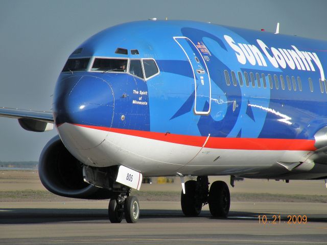 Boeing 737-700 (N805SY)