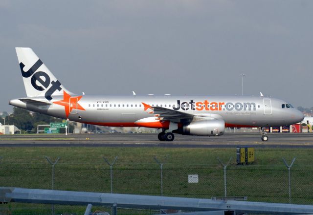 Airbus A320 (VH-VQD)