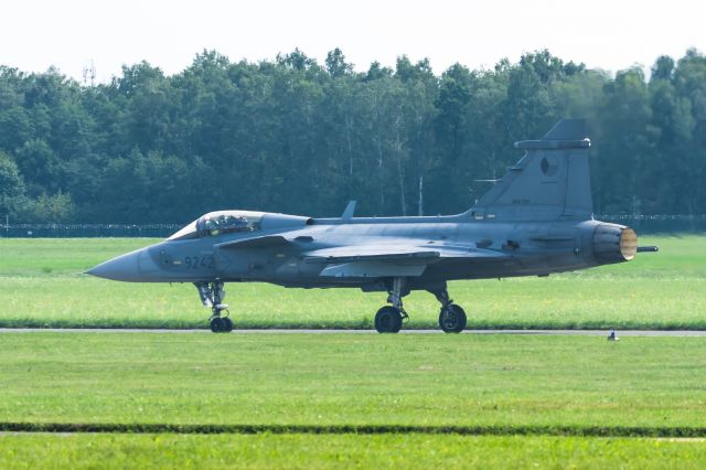 Piper Cherokee (N9242) - · Saab JAS-39C Gripen /Radom 2023/