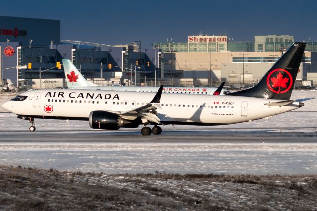 Boeing 737 MAX 8 (C-FSCY)