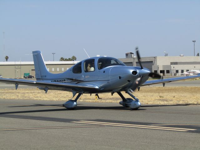 Cirrus SR22 Turbo (N786KD) - Taxiing to ramp