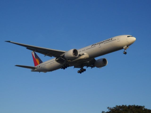 Boeing 777 (RP-C7775) - PHILIPPINES 777-300ER @ LAX!