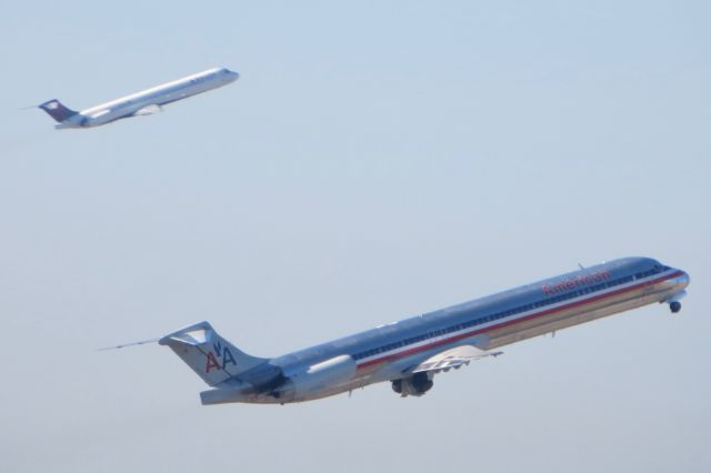 McDonnell Douglas MD-83 — - Mad Dogs 10/11/13