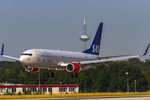 Boeing 737-700 (LN-RGH)