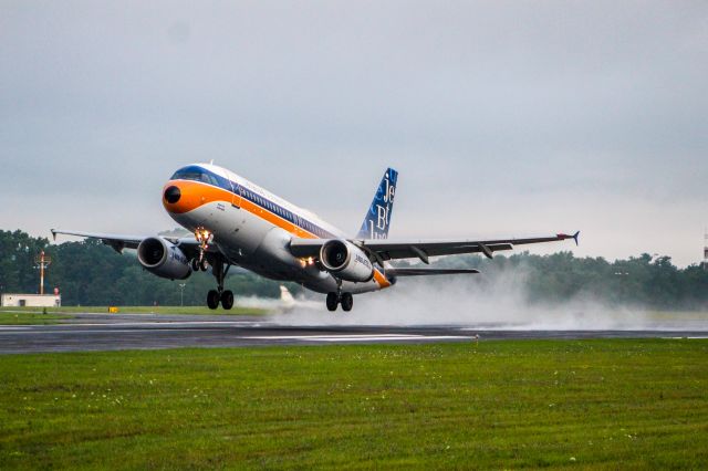 Airbus A320 (N763JB)