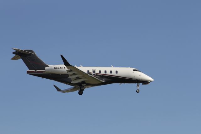 Bombardier Challenger 300 (N584FX)