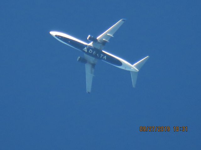 Boeing 737-900 (N827DN)