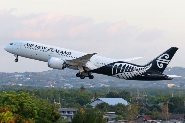 Boeing 787-9 Dreamliner (ZK-NZF)