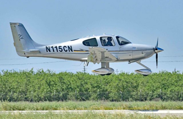 Cirrus SR-22 (N115CN)