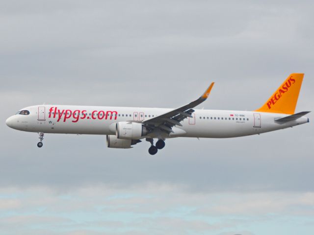 Airbus A321neo (TC-RBE) - Kystvejen RWY22L