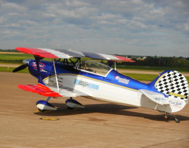 — — - RANDY HARRIS and the Skybolt 300 at Summerside airshow 2011