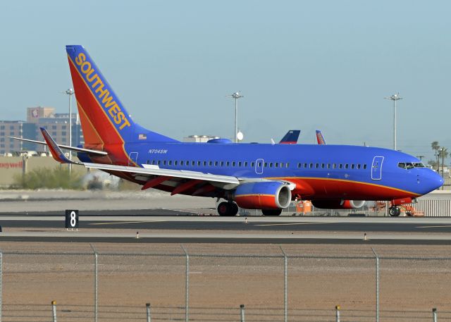 Boeing 737-700 (N704SW)
