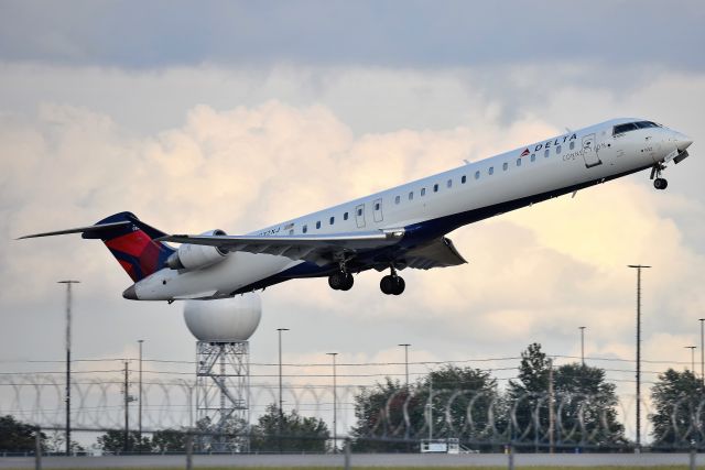 Canadair Regional Jet CRJ-900 (N932XJ)