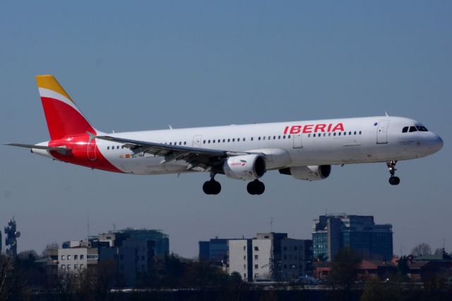 Airbus A321 (EC-HUI)